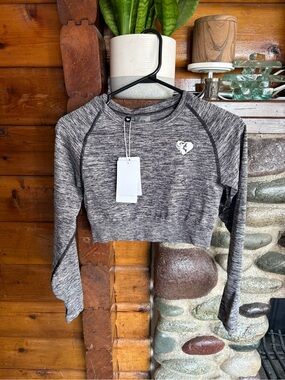 NWT Women’s Best “Move” Seamless Long Sleeve Crop Top Large Athletic Gym Sport